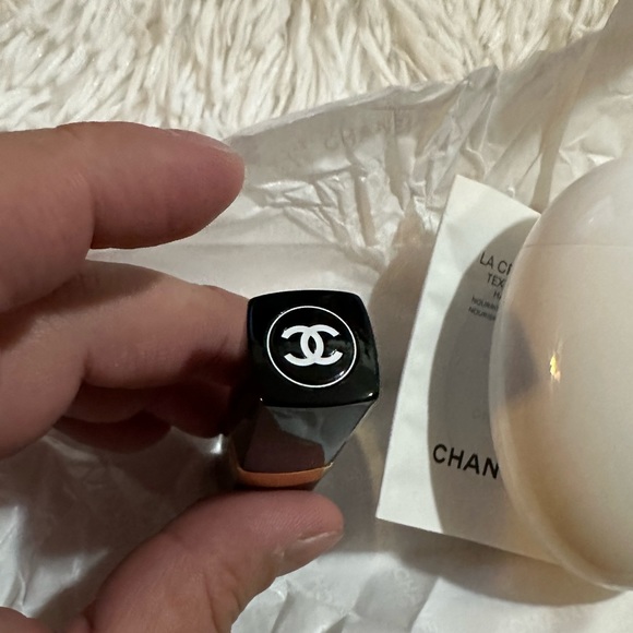 Chanel Holiday 2022 Hydration On-Hand Gift Set - Picture 10 of 13